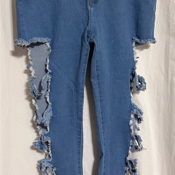 Fashion Nova women’s around the block distressed skinny jeans. NWT size 15/16 - Picture 4 of 7